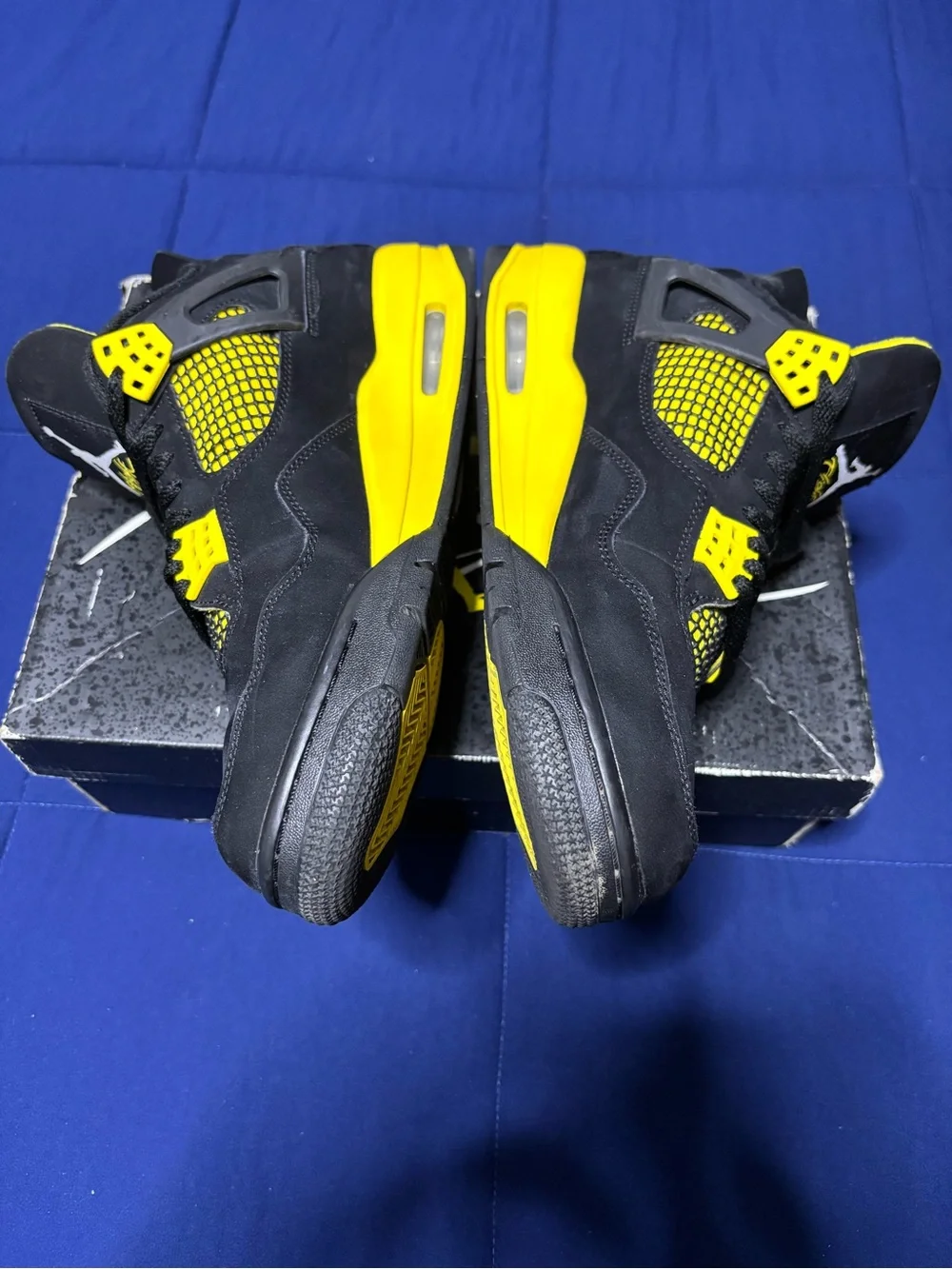 Jordan 4 Retro Thunder 2023 Size 11